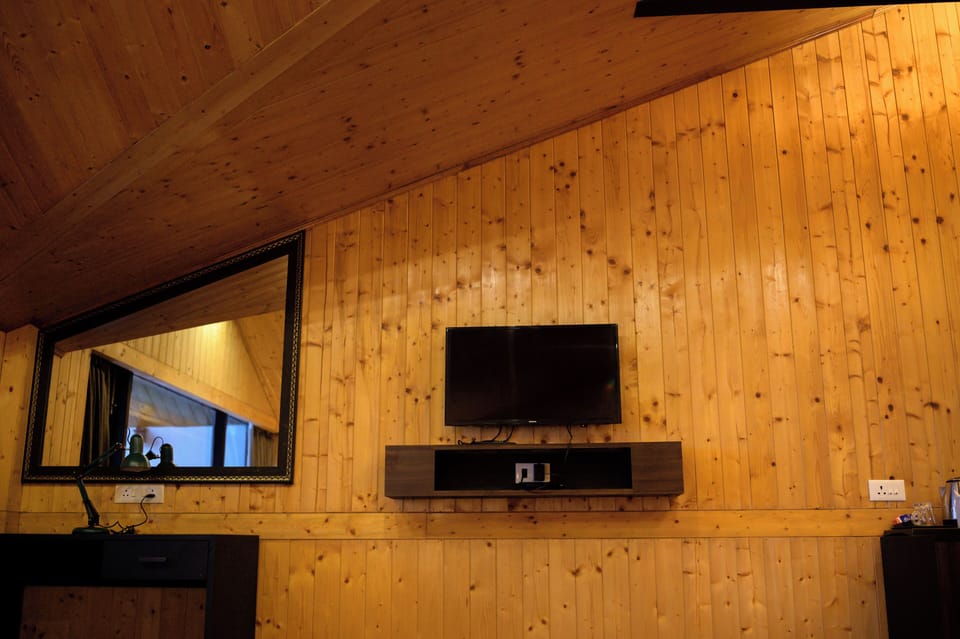 Premium Room | Premium bedding, laptop workspace, soundproofing, bed sheets