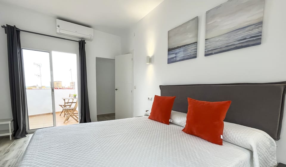 Superior Double Room, Balcony | Desk, WiFi (free)