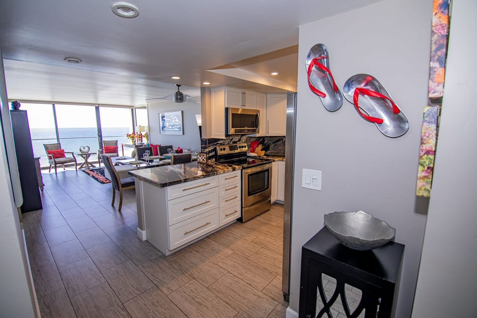 Panoramic Condo, 2 Bedrooms, Non Smoking, Ocean View | Private kitchen | Full-size fridge, microwave, oven, stovetop