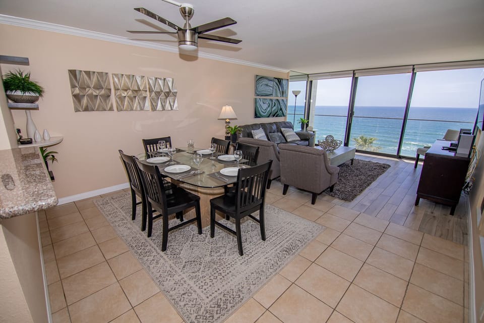 Panoramic Condo, 1 Bedroom, Non Smoking, Ocean View | Dining room
