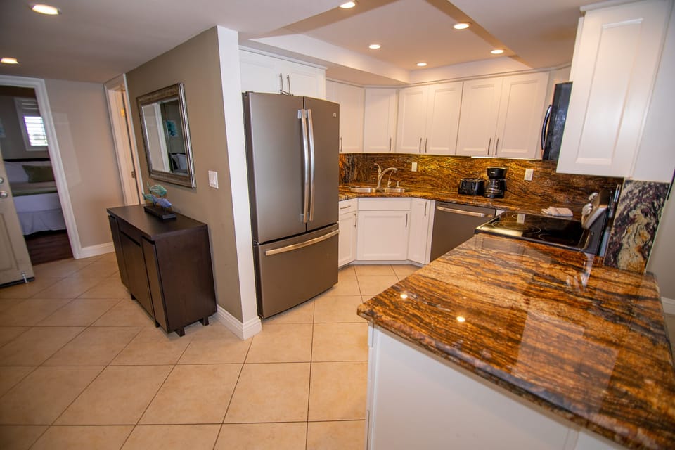 Panoramic Condo, 1 Bedroom, Kitchen, Ocean View | Private kitchen | Full-size fridge, microwave, oven, stovetop