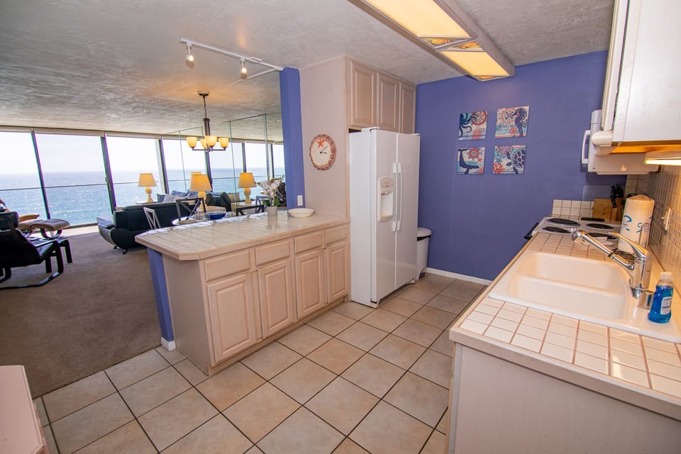 Panoramic Condo, 1 Bedroom, Non Smoking, Ocean View | Private kitchen | Full-size fridge, microwave, oven, stovetop