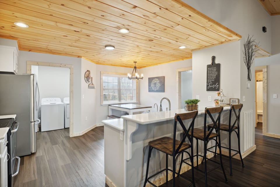 Cabin, 3 Bedrooms | Private kitchen | Fridge, oven, toaster