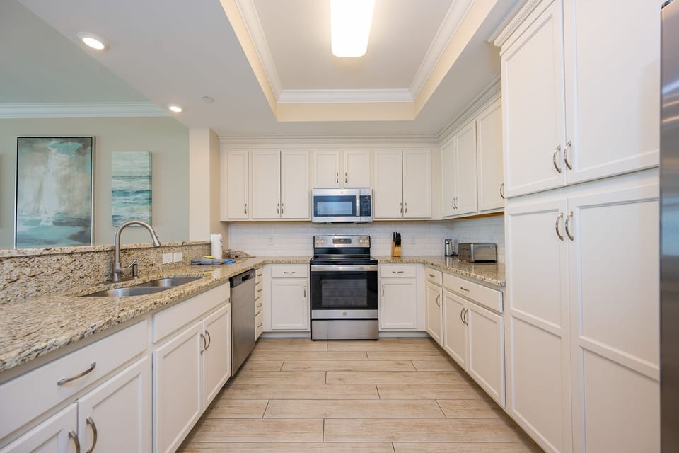 Condo, 3 Bedrooms | Private kitchen | Coffee/tea maker, fridge, oven