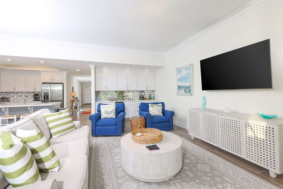 Condo, 2 Bedrooms | Living area