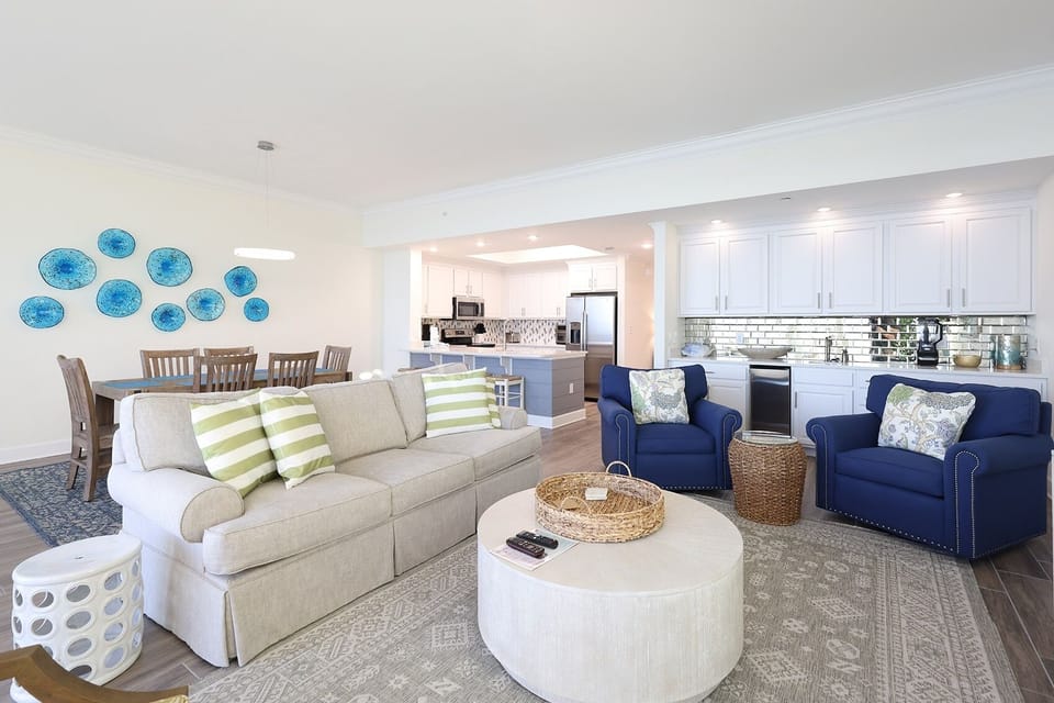 Condo, 2 Bedrooms | Living area