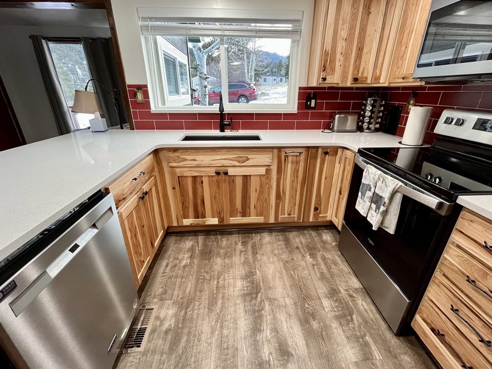 Mountain view, glasstop stove, dishwasher, and more.