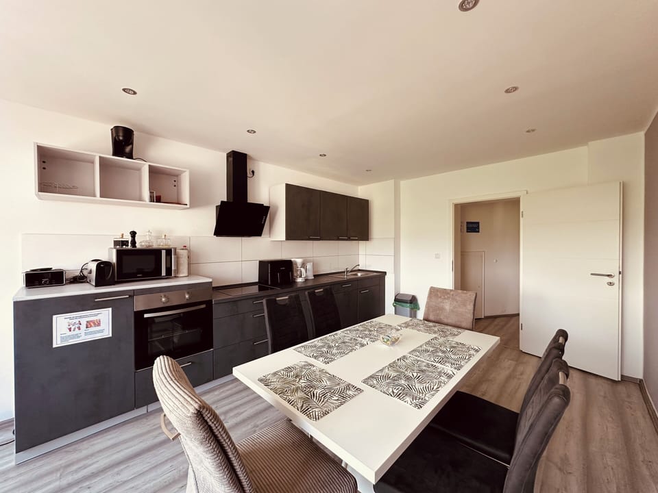Kitchen, stove, oven, filter coffee machine, dishwasher, table, 6 chairs, refrigerator, heating (2)