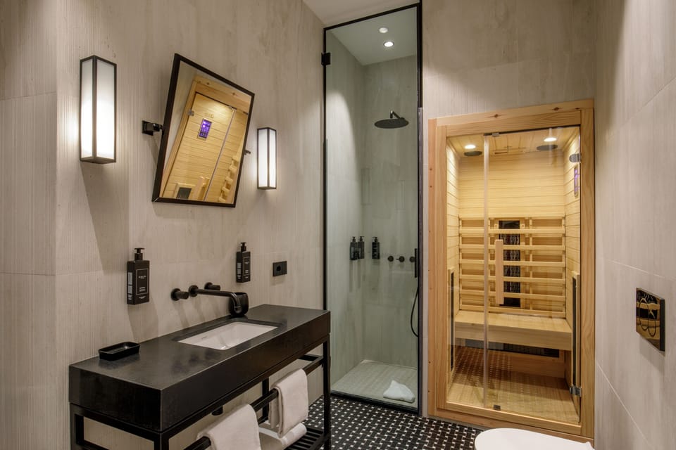 Apartment, Terrace | Bathroom | Rainfall showerhead, free toiletries, hair dryer, slippers
