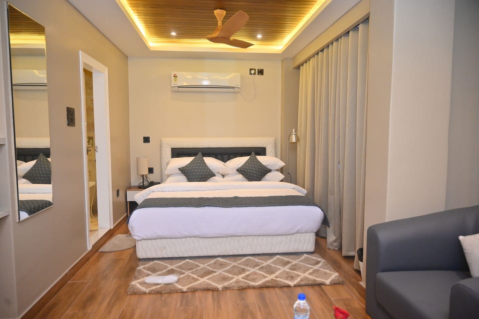 Deluxe Room | Desk, laptop workspace, free WiFi, bed sheets