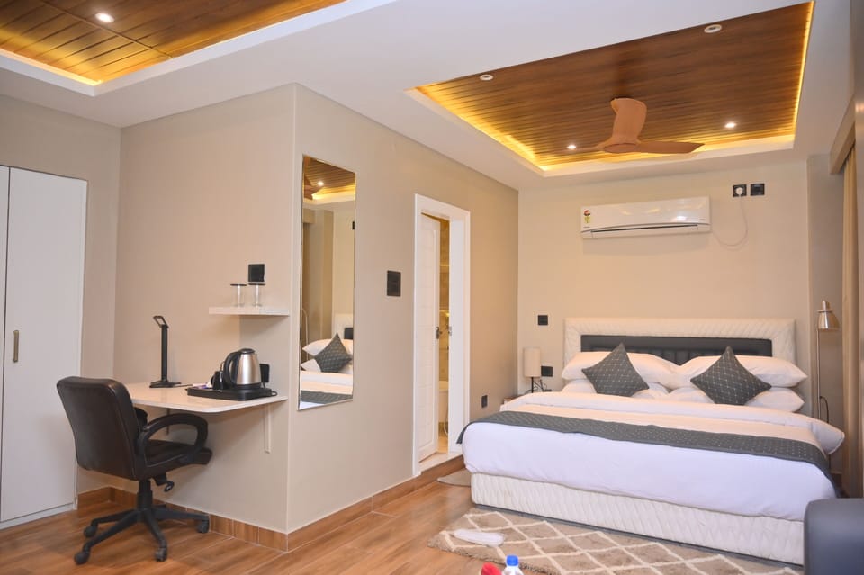 Deluxe Room | Desk, laptop workspace, free WiFi, bed sheets