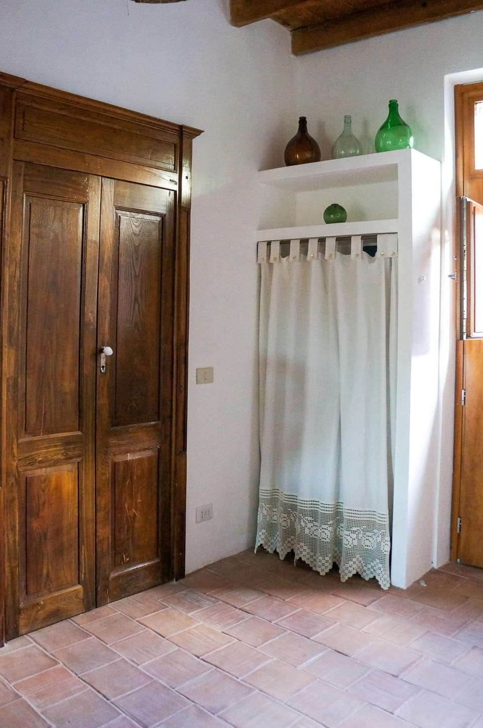 House | 2 bedrooms, desk