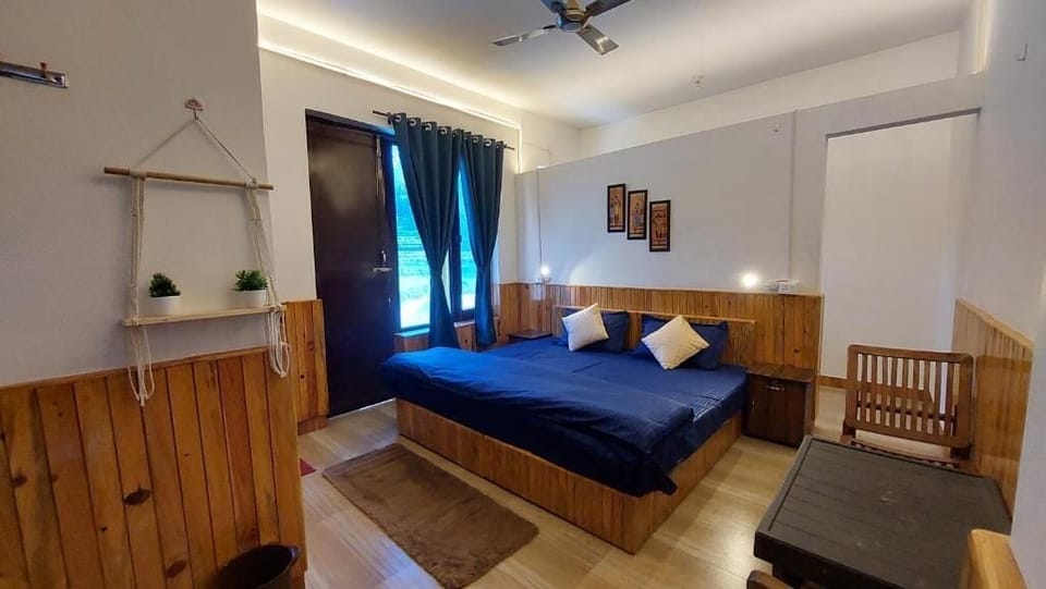 King Room with Mountain View | In-room safe