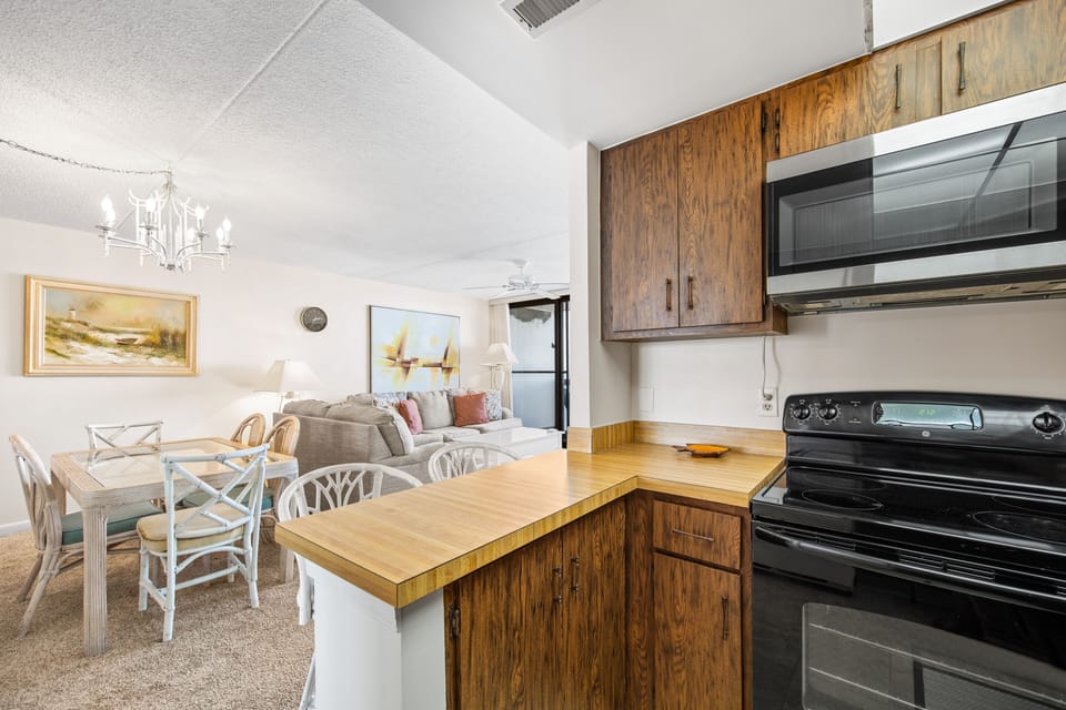 Lovely little breakfast bar. Grab a quick bite to eat for lunch in between trips down to the beach!
