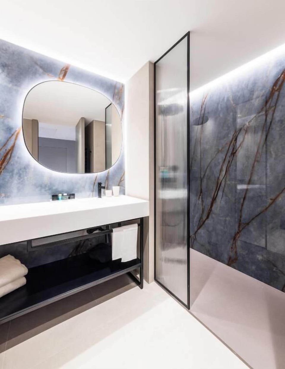 Premium Room, Balcony, Pool View | Bathroom | Hair dryer, bathrobes, slippers, towels