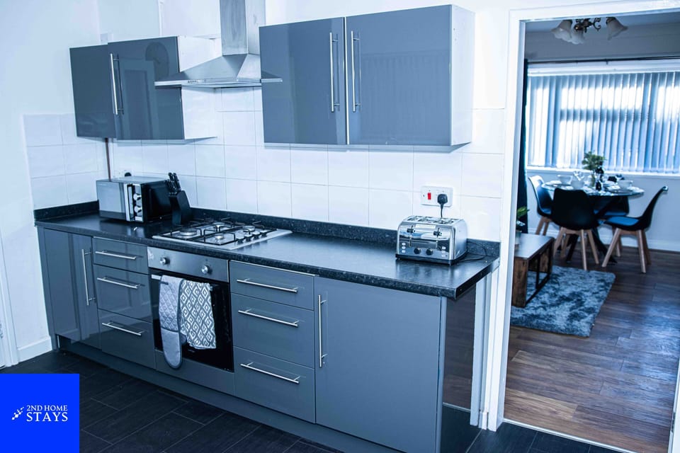 House | Private kitchen | Fridge, microwave, oven, stovetop