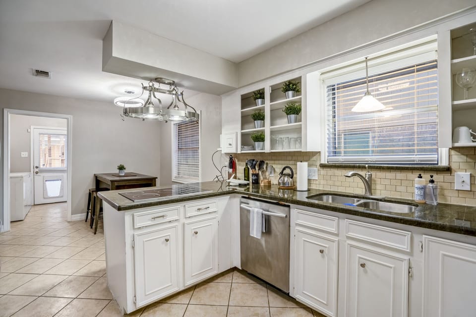 From gourmet dinners to quick snacks, this kitchen has everything you need