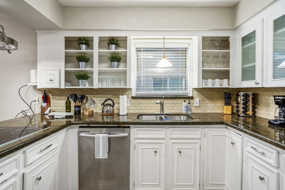 From gourmet dinners to quick snacks, this kitchen has everything you need