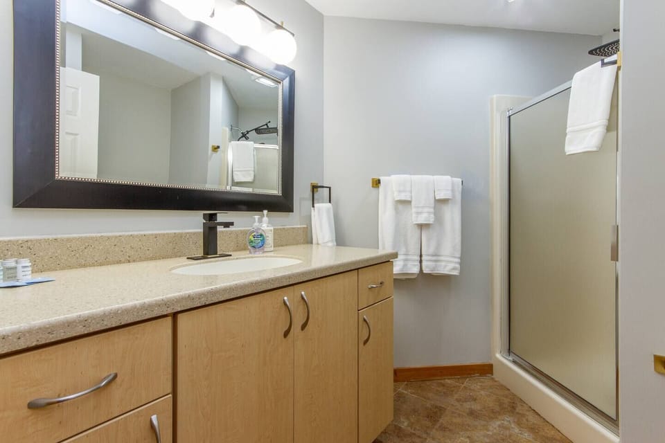 Second Suite Bath