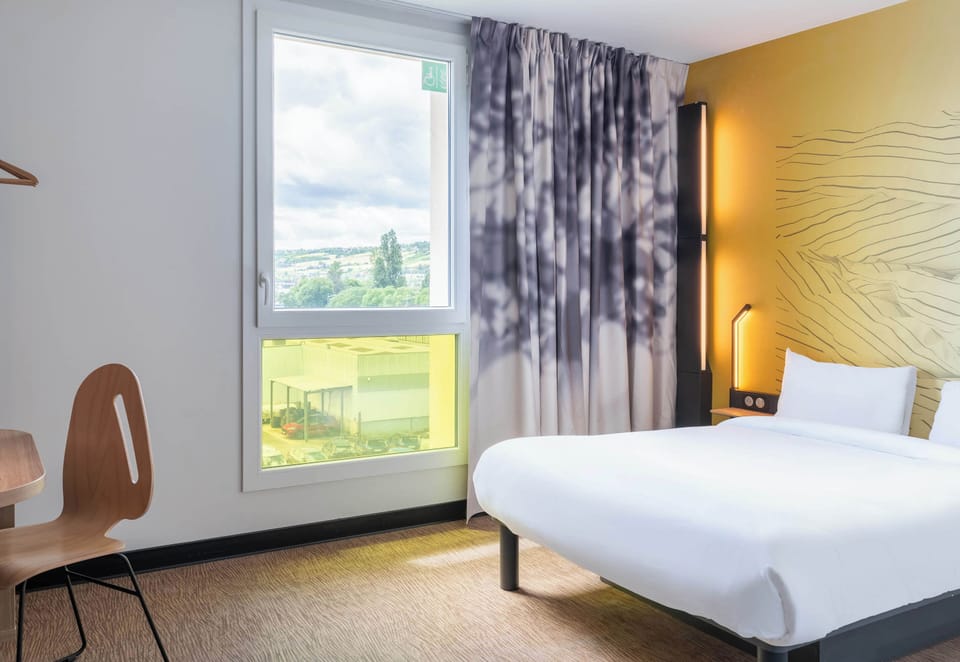 Double Room, Mobility Accessible | Desk, free WiFi, bed sheets