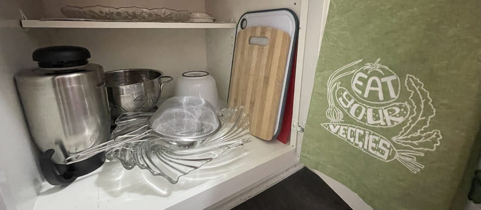 Some items in the kitchen that can be used.