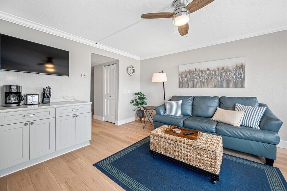 Livingroom with TV