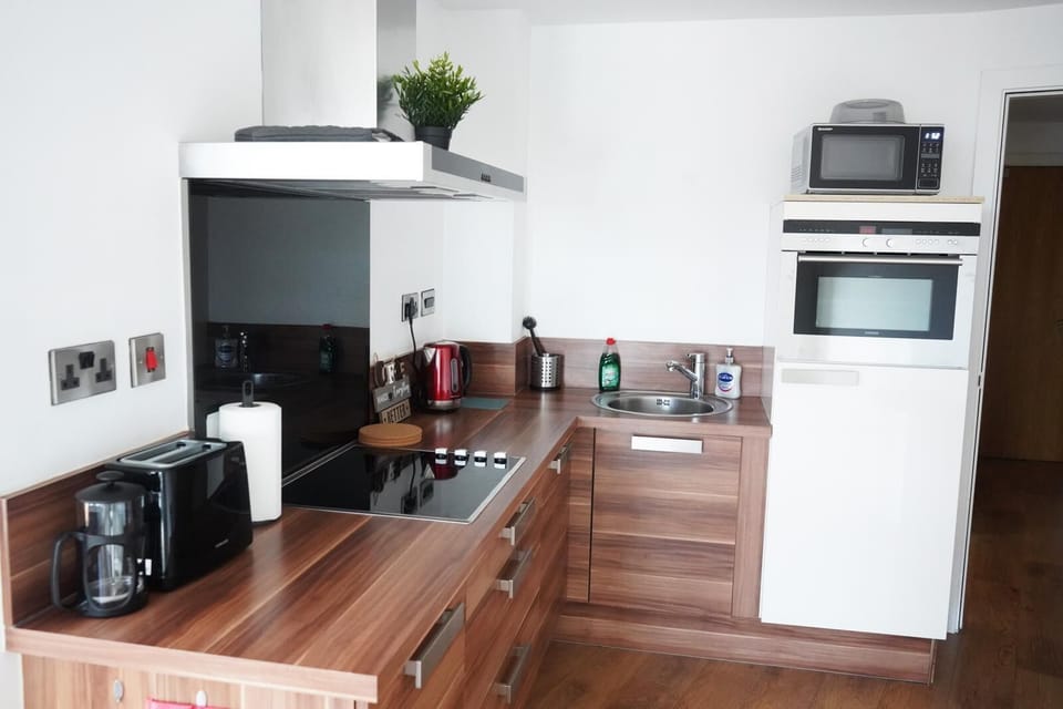 Apartment | Private kitchen | Fridge, microwave, oven, stovetop