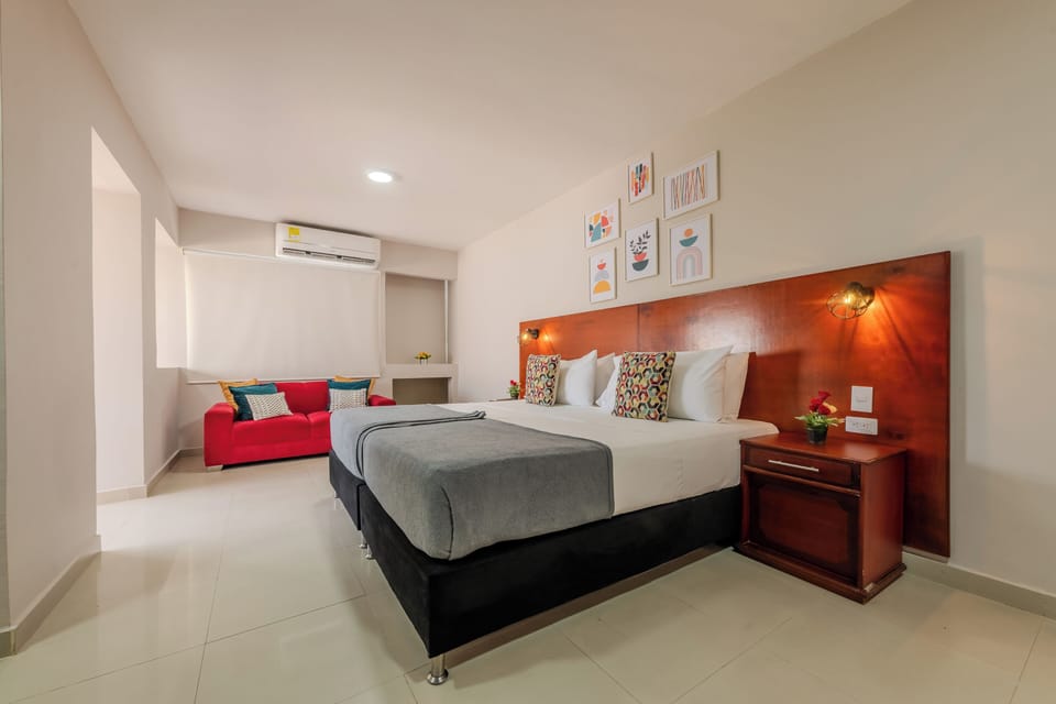 Exclusive Room | Hypo-allergenic bedding, in-room safe