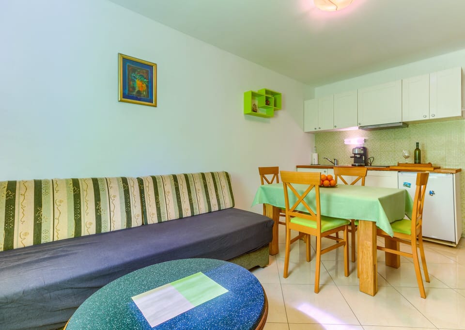 Apartment | Dining