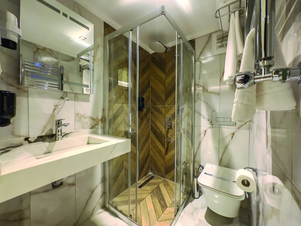 Economy Triple Room, No Windows | Bathroom | Slippers