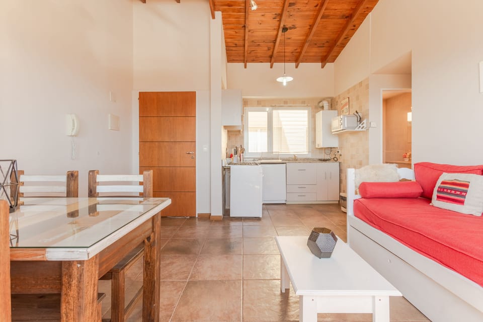Apartment, 1 Bedroom, Lake View | In-room dining
