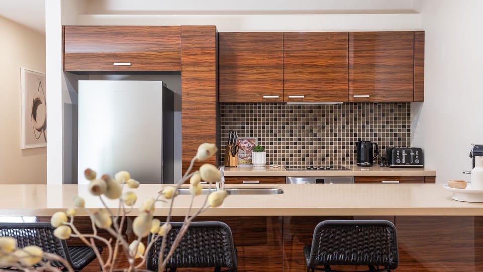 Fully equipped kitchen with nepresso coffee machine 