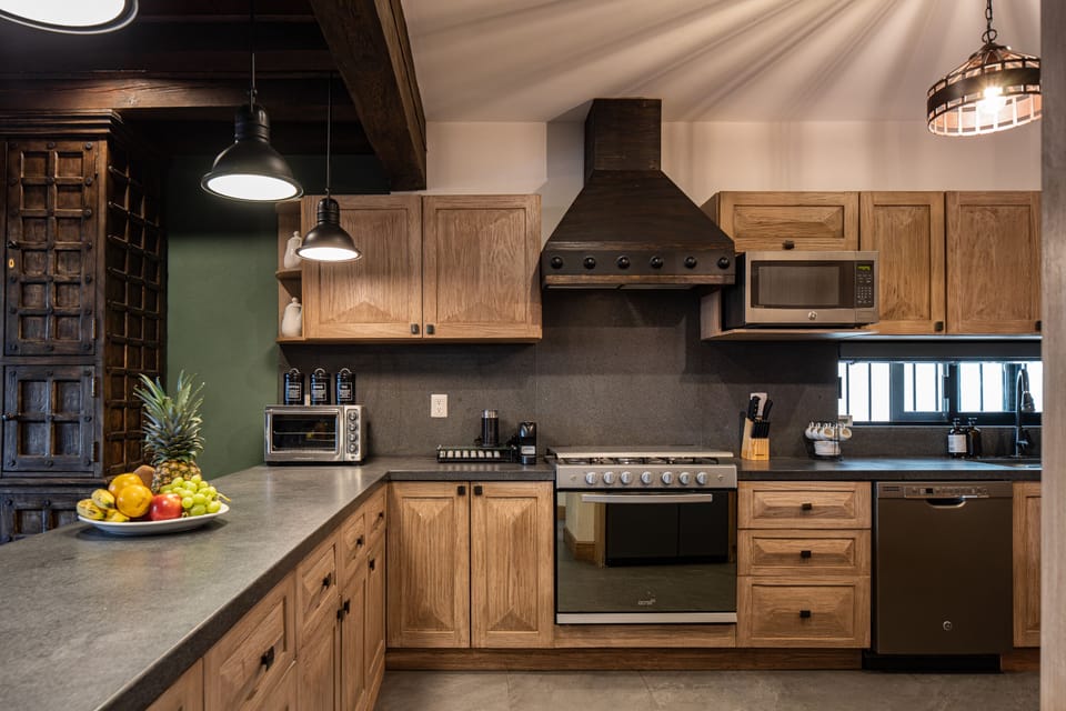 Exclusive House | Private kitchen | Full-size fridge, microwave, oven, dishwasher