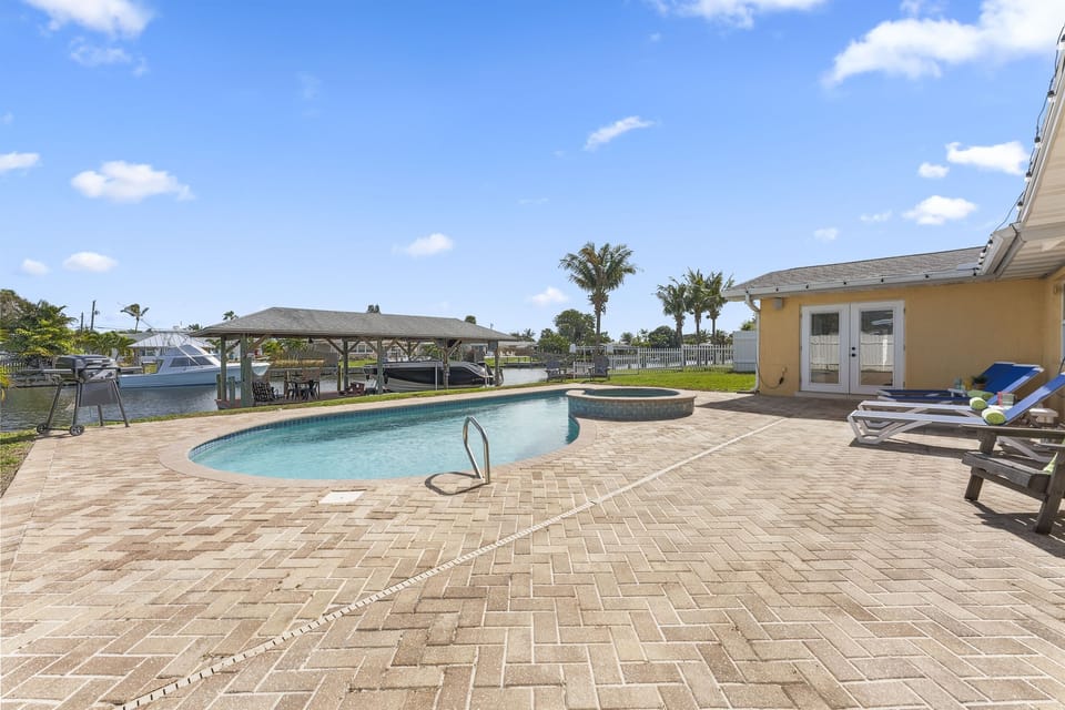 Enjoy the pool, hot tub, dining at the dock - boat is not available for guest use