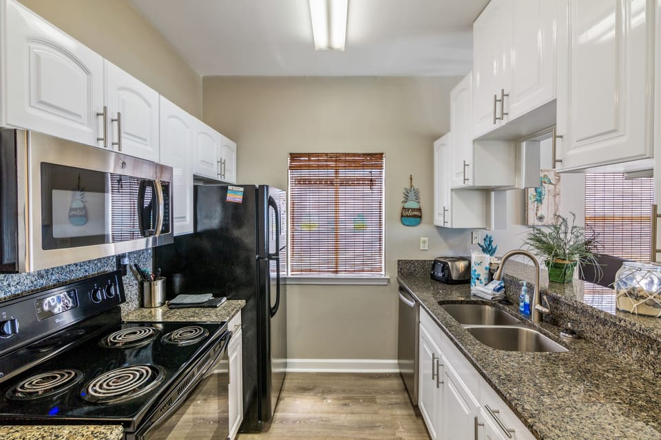 Deluxe Duplex | Private kitchen | Fridge, microwave, oven, stovetop