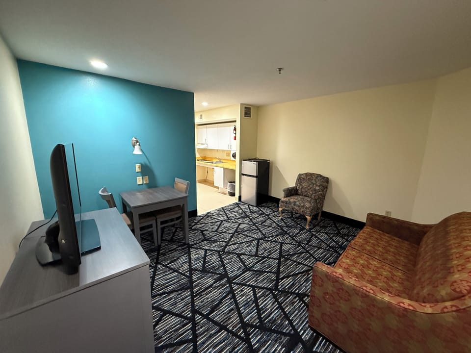 Classic Studio Suite | Desk, iron/ironing board, WiFi (free), bed sheets