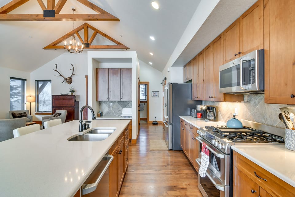 Kitchen | Drip & Keurig Coffee Makers | Toaster | 1st Floor