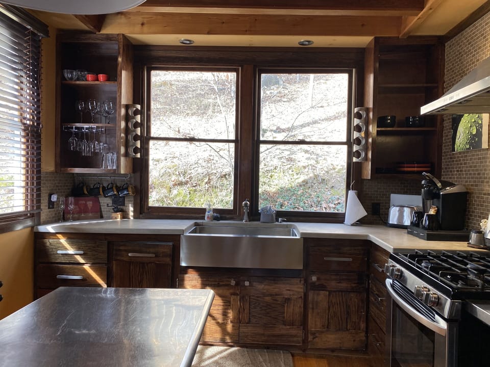Dairy Hollow House (2 Bedroom/ 2 Bath/ Fireplace/ Keurig Coffee Maker/ Large Deck/ Washer&Dryer) | Private kitchen | Microwave, coffee/tea maker, toaster, cookware/dishes/utensils