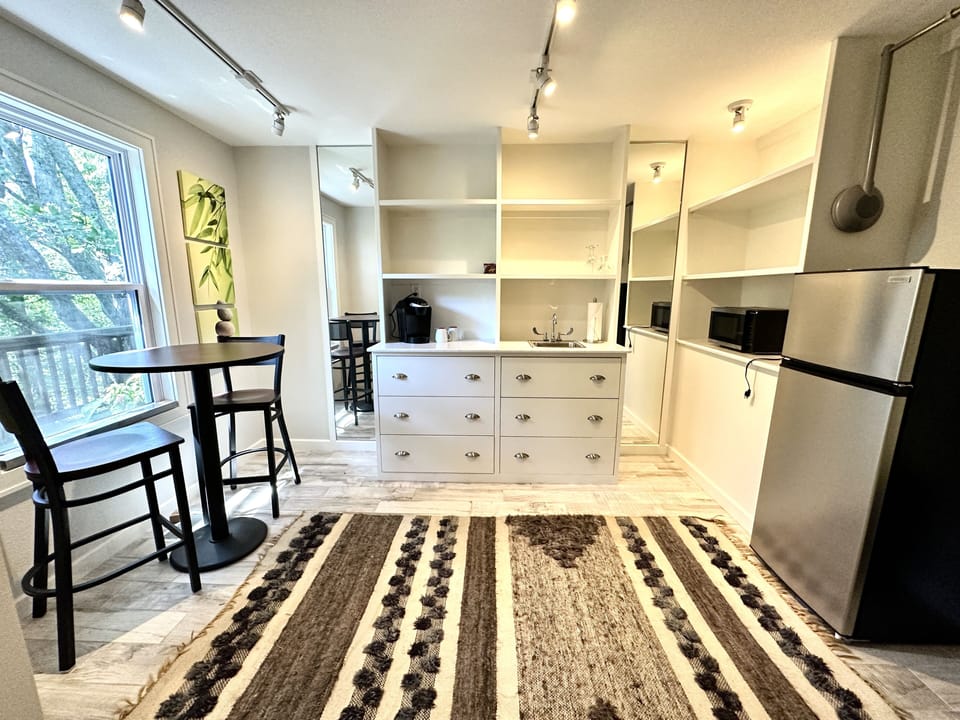 Premium Suite, 1 King Bed, Jetted Tub, Mountain View (South Pointe) | Private kitchen | Microwave, coffee/tea maker, toaster, cookware/dishes/utensils
