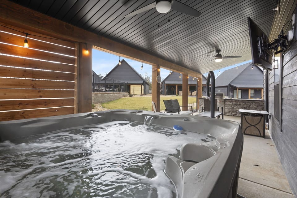 Private Hot Tub with Privacy Fence & Outdoor TV
