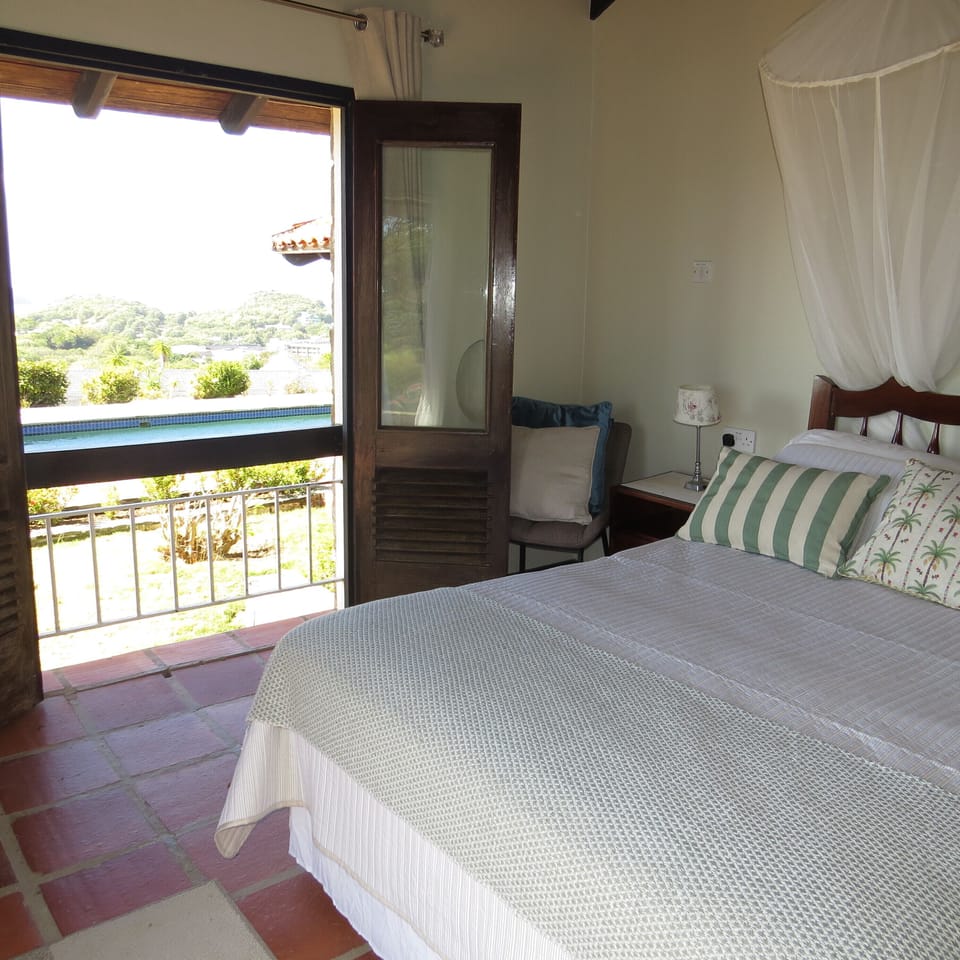 Queen size bed, Airconditioning & en-suite bathroom