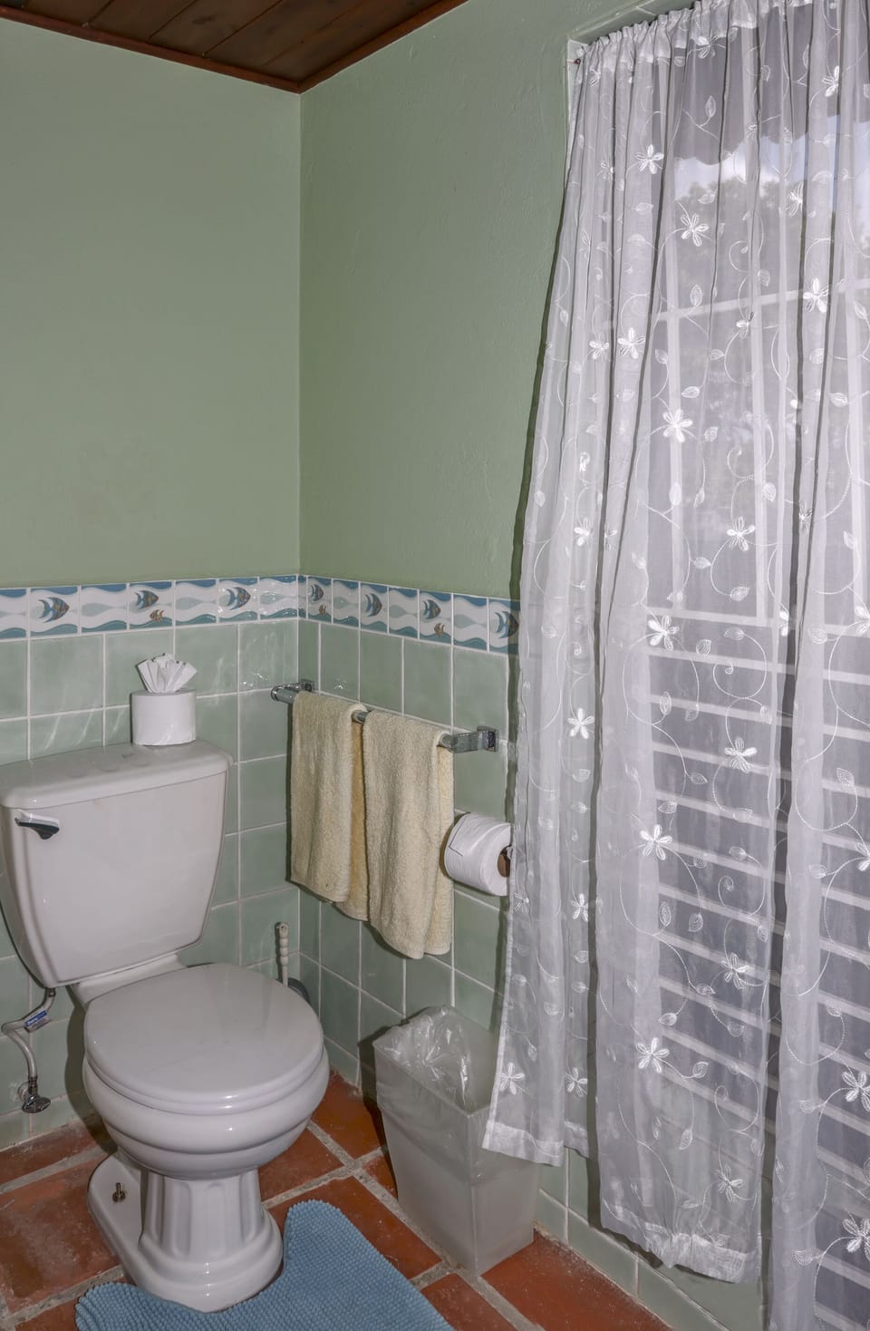 Primary en-suite bathroom