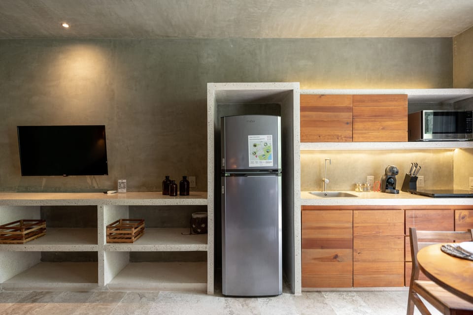Standard Room | Private kitchen | Full-size fridge, microwave, cookware/dishes/utensils