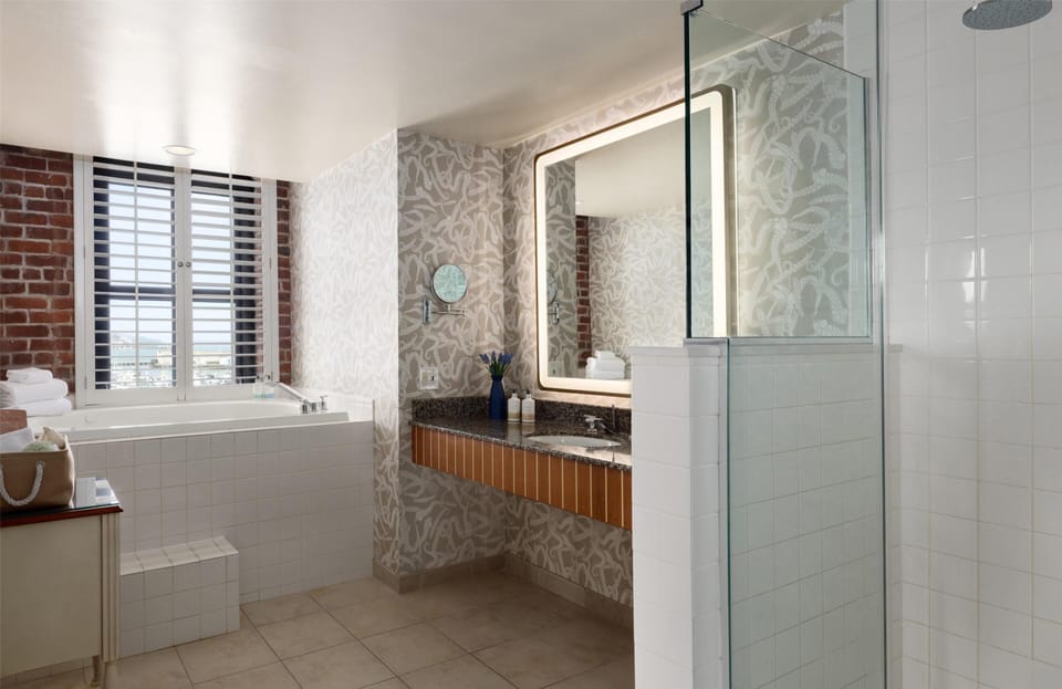 Suite Bathroom