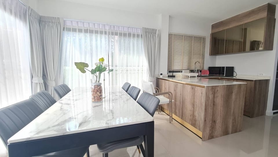 Three-Bedroom Garden View (Khun Oh) | 3 bedrooms, desk, WiFi (free)