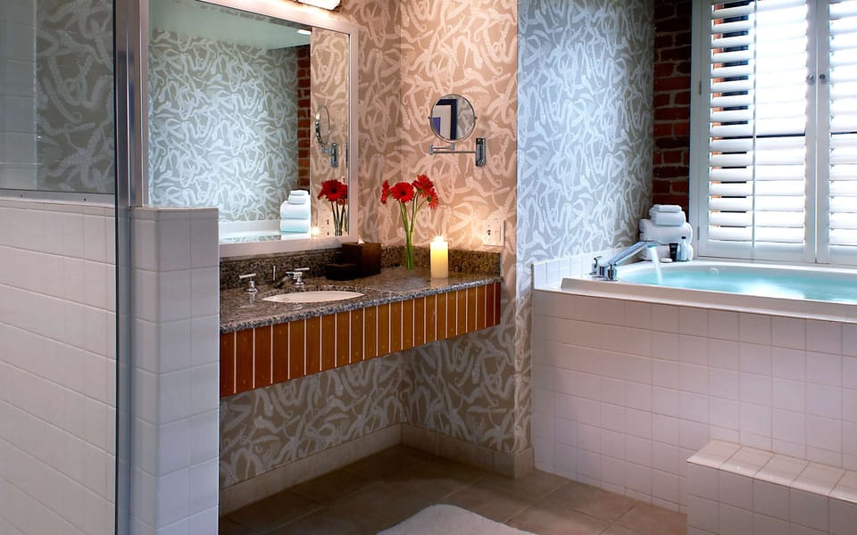 Suite Bathroom