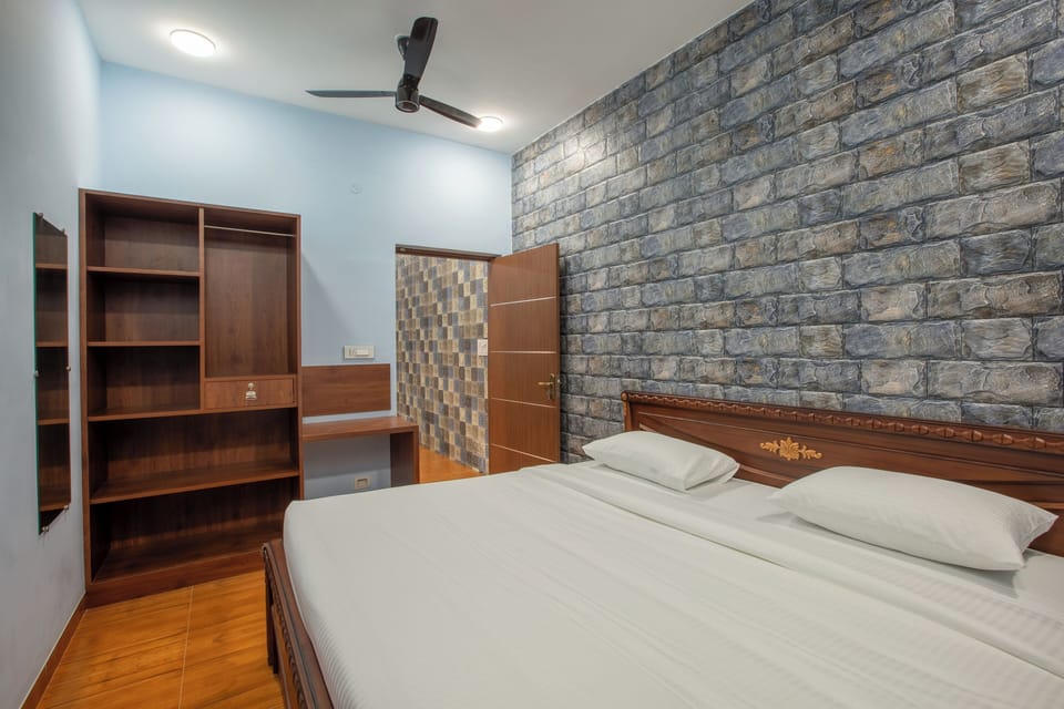 Luxury Suite | 2 bedrooms, Select Comfort beds, desk, laptop workspace