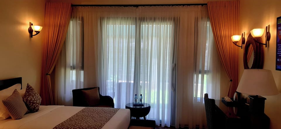 Desk, laptop workspace, free WiFi, wheelchair access