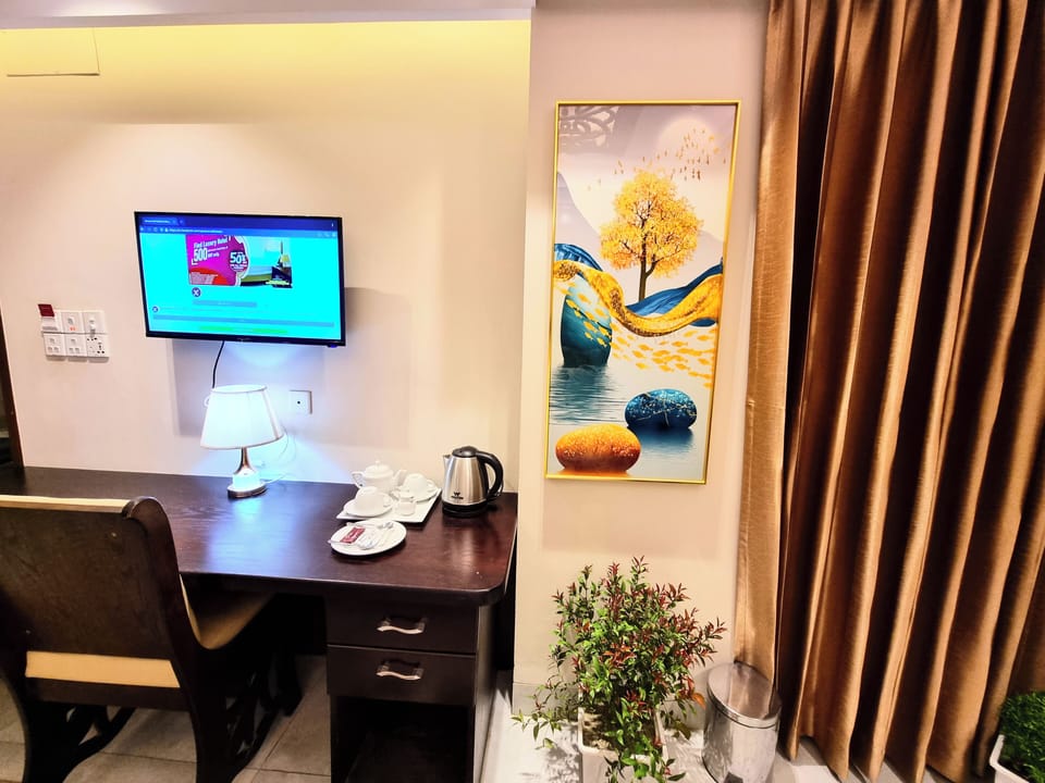 Premium Suite | In-room safe, desk, soundproofing, free WiFi