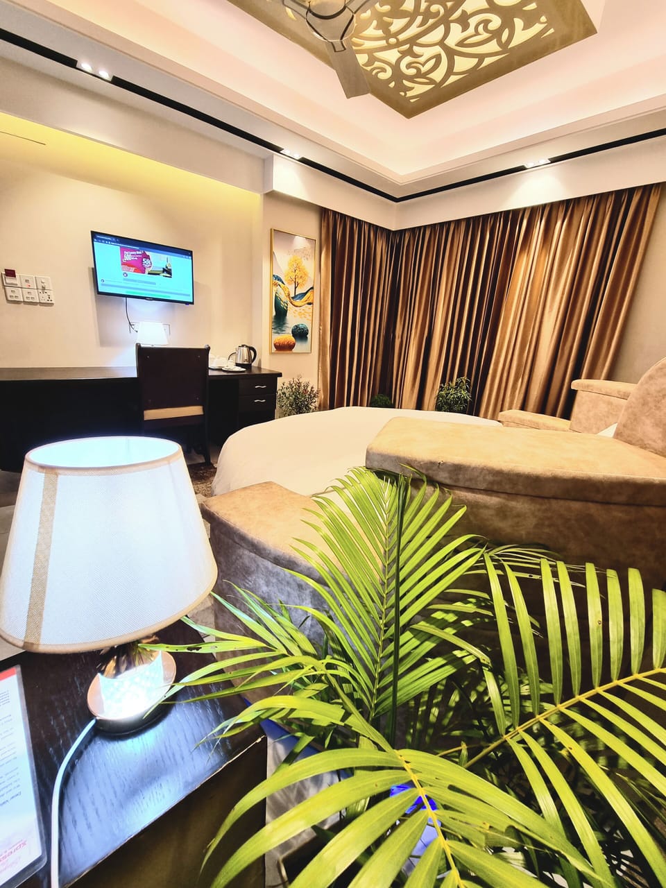 Premium Suite | In-room safe, desk, soundproofing, free WiFi